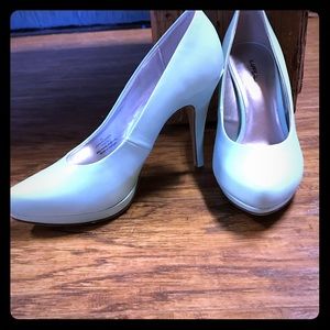 Light Robin Blue heels
